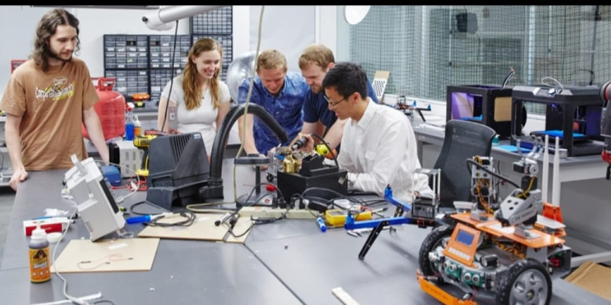 রোবোটিকস ইঞ্জিনিয়ারিং  আধুনিক প্রযুক্তির ভবিষ্যৎ ও ক্যারিয়ার গাইড